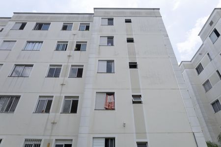 Apartamento para alugar com 45m², 2 quartos e 1 vaga Apartamento para alugar com 45m², 2 quartos e 1 vagaPlaca instalada na janela do quarto - Código da placa YACP-1221