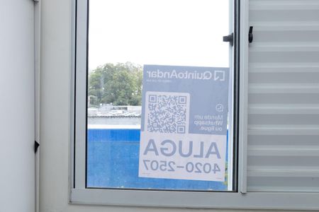 Apartamento para alugar com 45m², 2 quartos e 1 vaga Apartamento para alugar com 45m², 2 quartos e 1 vagaPlaca instalada na janela do quarto - Código da placa YACP-1221