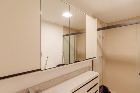 Banheiro de kitnet/studio para alugar com 1 quarto, 39m² em Vila Nova Conceição, São Paulo