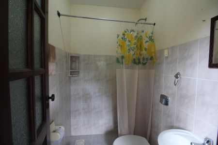 Casa de condomínio à venda com 350m², 4 quartos e 4 vagasBanheiro de Serviço