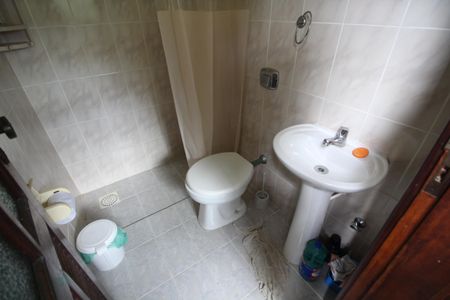 Casa de condomínio à venda com 350m², 4 quartos e 4 vagasBanheiro de Serviço