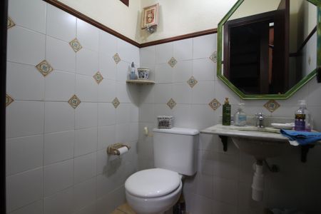 Casa de condomínio à venda com 350m², 4 quartos e 4 vagasLavabo