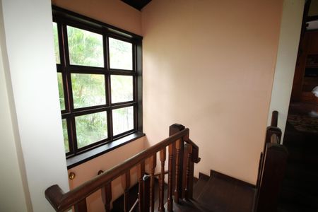 Casa de condomínio à venda com 350m², 4 quartos e 4 vagasEscada