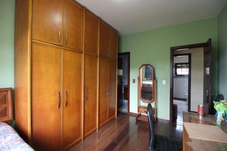 Casa de condomínio à venda com 350m², 4 quartos e 4 vagasQuarto 3