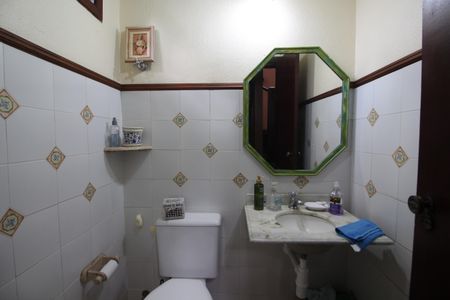 Casa de condomínio à venda com 350m², 4 quartos e 4 vagasLavabo