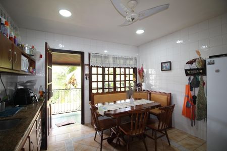 Casa de condomínio à venda com 350m², 4 quartos e 4 vagasCozinha