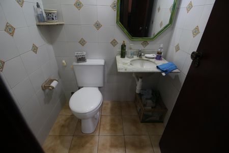 Casa de condomínio à venda com 350m², 4 quartos e 4 vagasLavabo