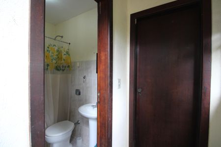 Casa de condomínio à venda com 350m², 4 quartos e 4 vagasBanheiro de Serviço