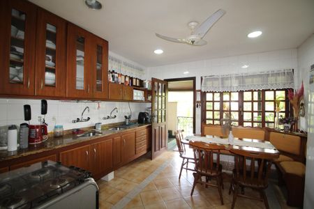 Casa de condomínio à venda com 350m², 4 quartos e 4 vagasCozinha