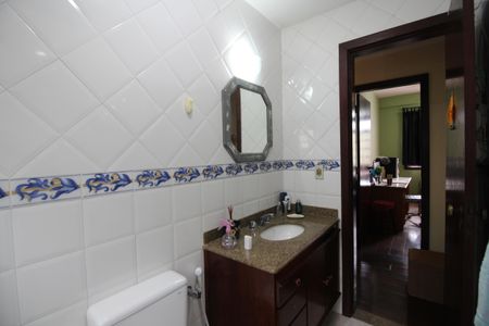 Casa de condomínio à venda com 350m², 4 quartos e 4 vagasBanheiro Social