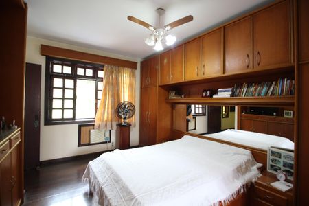 Casa de condomínio à venda com 350m², 4 quartos e 4 vagasQuarto 4