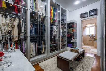 Casa à venda com 826m², 5 quartos e 5 vagasSuíte Master