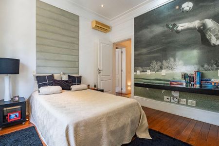 Casa à venda com 826m², 5 quartos e 5 vagasSuíte 5