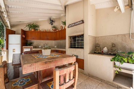 Casa à venda com 826m², 5 quartos e 5 vagasQuintal