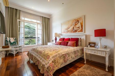 Casa à venda com 826m², 5 quartos e 5 vagasSuíte 2