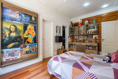 Casa à venda com 826m², 5 quartos e 5 vagasSuíte 4