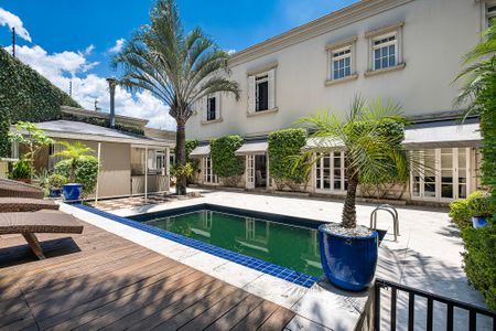 Quintal de casa à venda com 5 quartos, 826m² em Vila Madalena, São Paulo