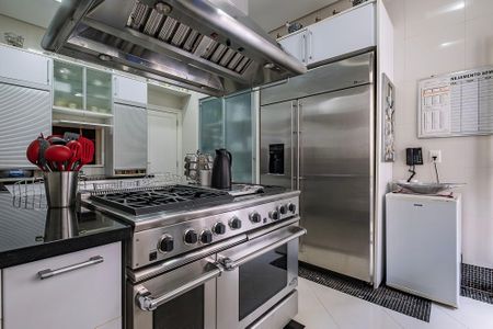 Casa à venda com 826m², 5 quartos e 5 vagasCozinha