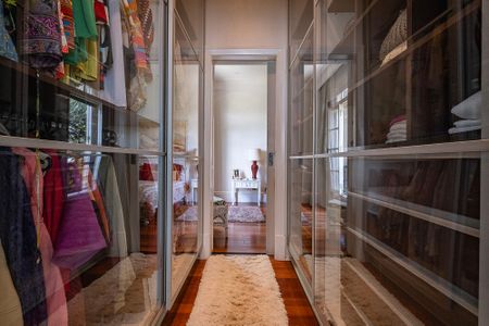 Casa à venda com 826m², 5 quartos e 5 vagasSuíte 2