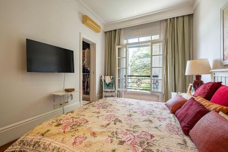 Casa à venda com 826m², 5 quartos e 5 vagasSuíte 2