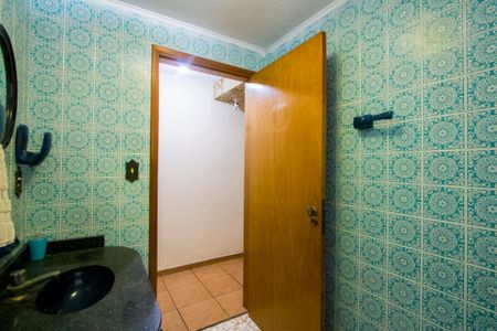 Casa à venda com 450m², 6 quartos e 6 vagasBanheiro social 1