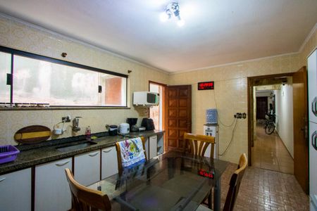 Casa à venda com 450m², 6 quartos e 6 vagasCozinha