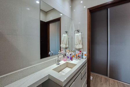 Casa à venda com 170m², 3 quartos e 2 vagasBanheiro da Suíte