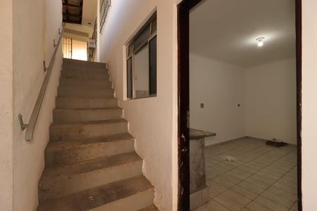 Casa para alugar com 55m², 1 quarto e sem vagaEscada