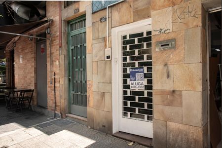 Casa para alugar com 320m², 2 quartos e sem vagaFrente