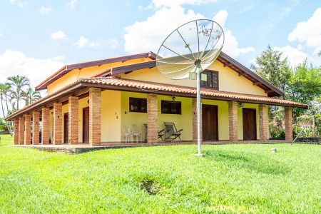 Casa para alugar com 2000m², 4 quartos e sem vagaFachada fundos da casa