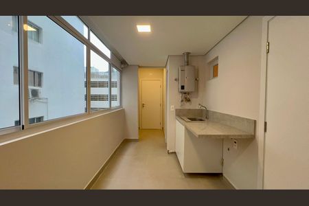 Apartamento à venda com 212m², 3 quartos e 1 vagaÁrea de Serviço