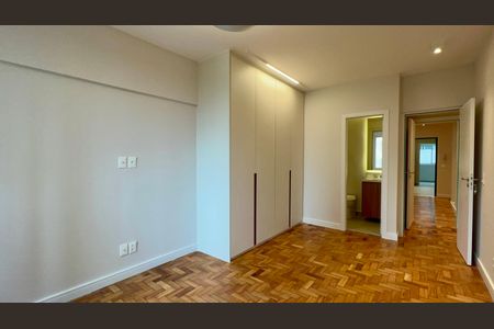 Apartamento à venda com 212m², 3 quartos e 1 vagaSuíte 1