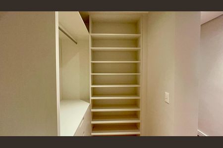 Apartamento à venda com 212m², 3 quartos e 1 vagaCloset da suíte 3