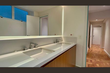 Apartamento à venda com 212m², 3 quartos e 1 vagaBanheiro da Suíte 3