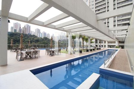 Apartamento à venda com 341m², 4 quartos e 5 vagas Apartamento à venda com 341m², 4 quartos e 5 vagasÁrea comum - Piscina