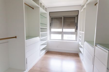 Apartamento à venda com 341m², 4 quartos e 5 vagas Apartamento à venda com 341m², 4 quartos e 5 vagasCloset da suíte 4