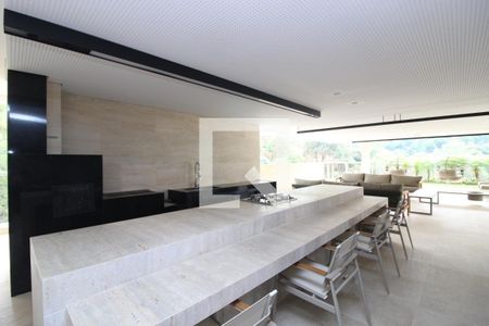 Apartamento à venda com 341m², 4 quartos e 5 vagas Apartamento à venda com 341m², 4 quartos e 5 vagasÁrea comum - Churrasqueira