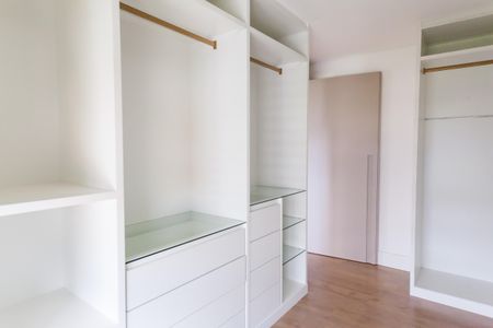 Apartamento à venda com 341m², 4 quartos e 5 vagas Apartamento à venda com 341m², 4 quartos e 5 vagasCloset da suíte 4
