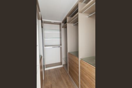 Apartamento à venda com 341m², 4 quartos e 5 vagas Apartamento à venda com 341m², 4 quartos e 5 vagascloset suite 1