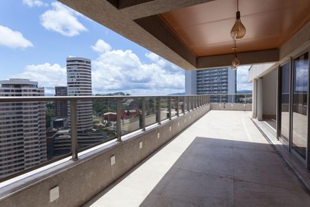 Apartamento à venda com 341m², 4 quartos e 5 vagas Apartamento à venda com 341m², 4 quartos e 5 vagasÁrea externa - cobertura