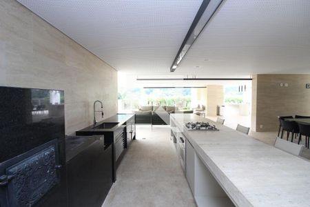 Apartamento à venda com 341m², 4 quartos e 5 vagas Apartamento à venda com 341m², 4 quartos e 5 vagasÁrea comum - Churrasqueira