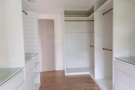 Apartamento à venda com 341m², 4 quartos e 5 vagas Apartamento à venda com 341m², 4 quartos e 5 vagasCloset da suíte 4