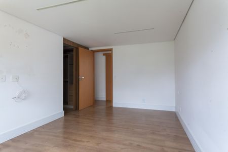 Apartamento à venda com 341m², 4 quartos e 5 vagas Apartamento à venda com 341m², 4 quartos e 5 vagassuite 3