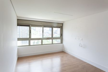 Apartamento à venda com 341m², 4 quartos e 5 vagas Apartamento à venda com 341m², 4 quartos e 5 vagassuite 3