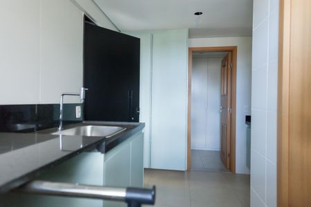 Apartamento à venda com 341m², 4 quartos e 5 vagas Apartamento à venda com 341m², 4 quartos e 5 vagasÁrea de Serviço