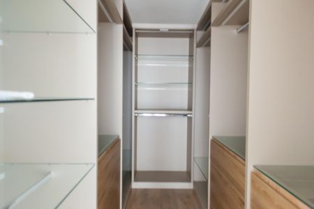 Apartamento à venda com 341m², 4 quartos e 5 vagas Apartamento à venda com 341m², 4 quartos e 5 vagascloset suite 1