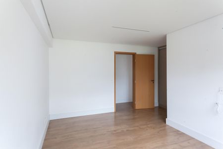 Apartamento à venda com 341m², 4 quartos e 5 vagas Apartamento à venda com 341m², 4 quartos e 5 vagassuite 2