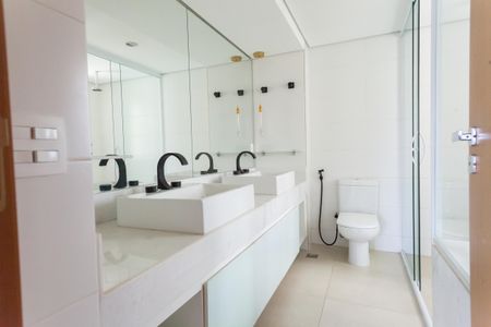 Apartamento à venda com 341m², 4 quartos e 5 vagas Apartamento à venda com 341m², 4 quartos e 5 vagasbanheiro suite 4