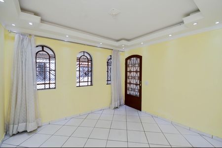 Casa para alugar com 197m², 3 quartos e 2 vagasSala