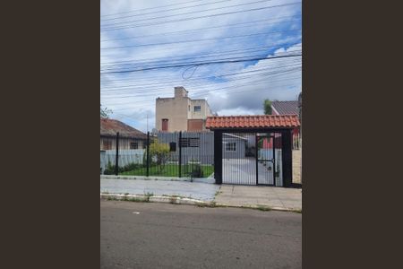 Casa à venda com 75m², 3 quartos e 1 vaga Casa à venda com 75m², 3 quartos e 1 vagaFachada